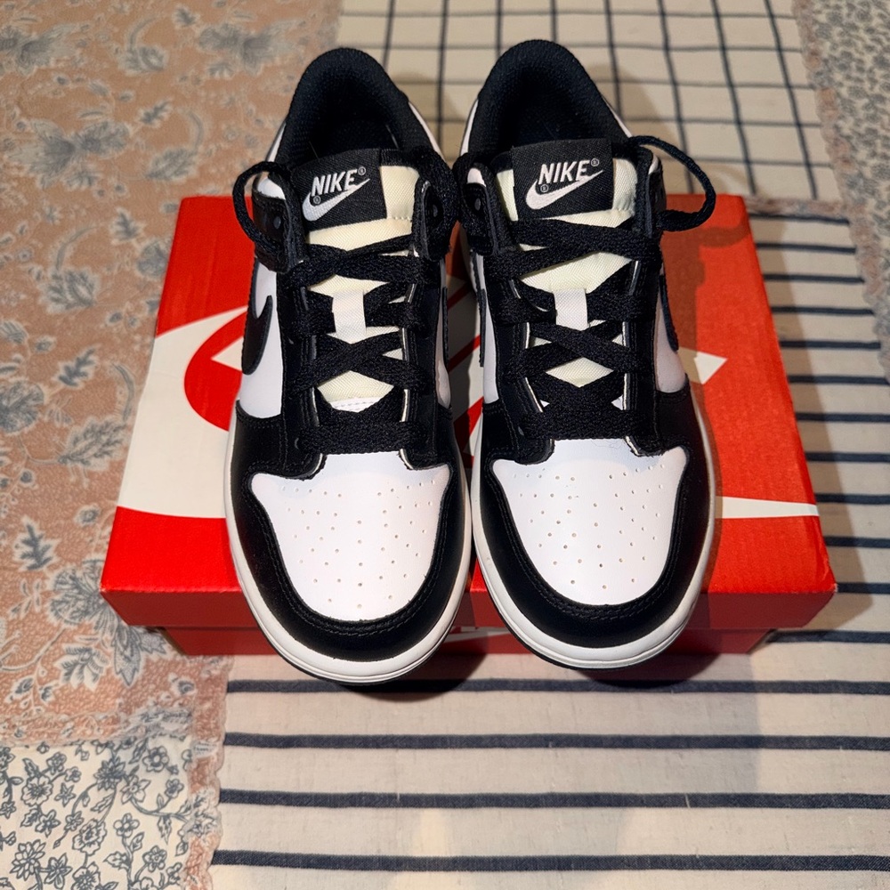 Nike Panda Dunks